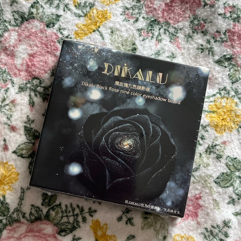 9 color eye shadow palette - Picture 4 of 4